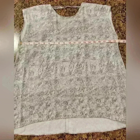 Women's Calvin Klein Reptile Pattern Gray Blouse Sz XS $59 - Picture 10 of 10